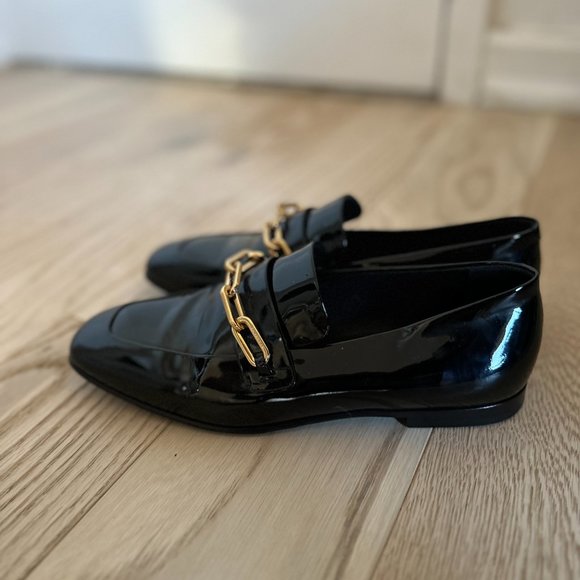 Burberry Chillcotpatent Leather Loafers with Gold Chain - Picture 5 of 6